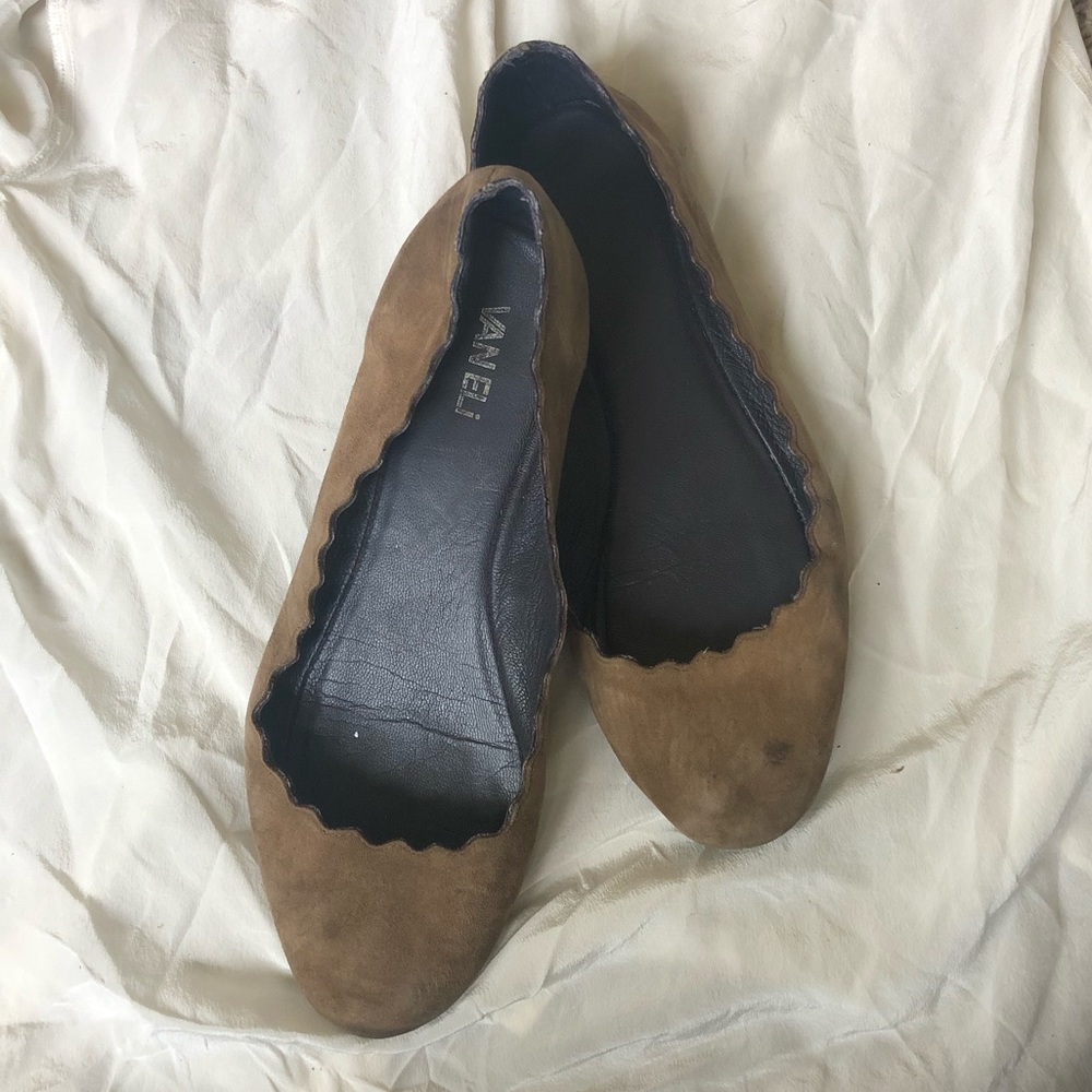 Vaneli Nude Scalloped Ballet Flats